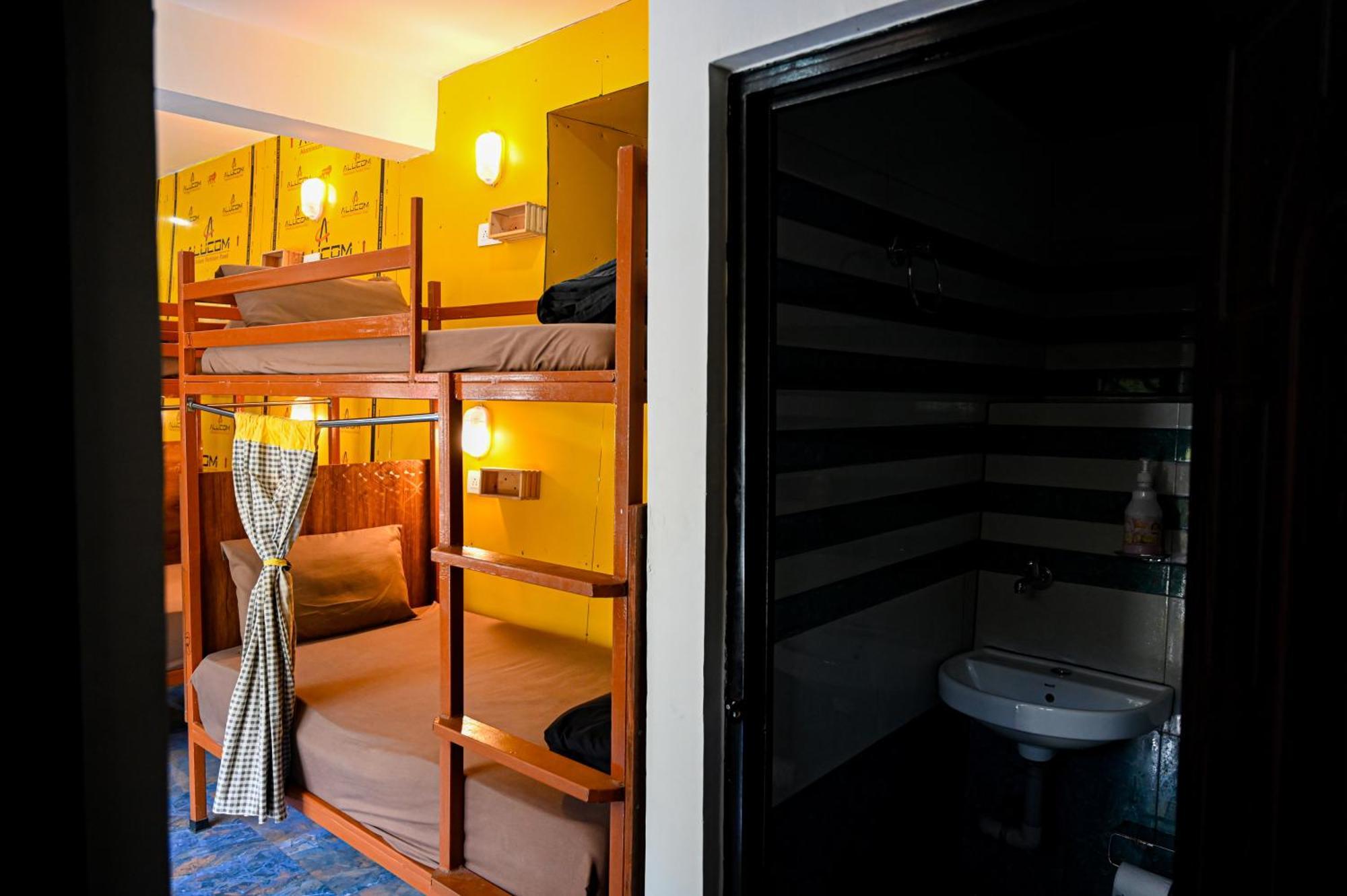 The Hosteller Mussoorie By The Streamside, Kempty Exterior photo
